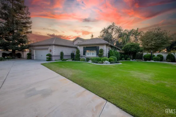 Property Slideshow image 2 of 44 | 3223 peace rose st, Bakersfield, CA, 93311