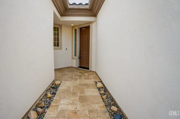 Property Slideshow image 3 of 56 | 5715 park place dr, Bakersfield, CA, 93306