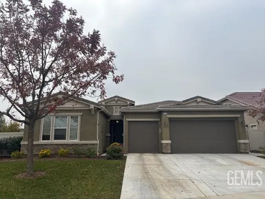 Property Slideshow image 3 of 40 | 6404 saint george pl, Bakersfield, CA, 93306