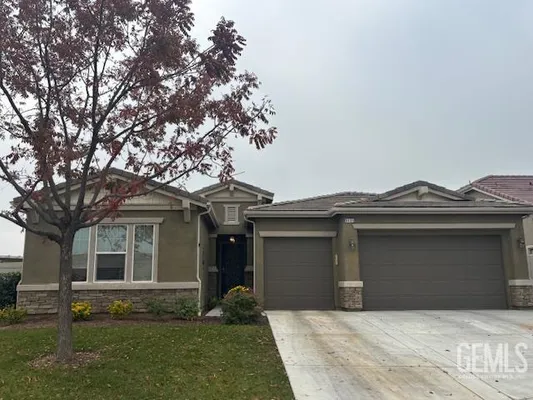 Property Slideshow image 2 of 40 | 6404 saint george pl, Bakersfield, CA, 93306