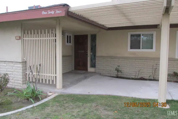 Property Slideshow image 3 of 25 | 144 glen oaks dr, Bakersfield, CA, 93309