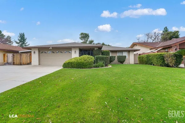 Property Slideshow image 2 of 21 | 513 bermuda st, Bakersfield, CA, 93309