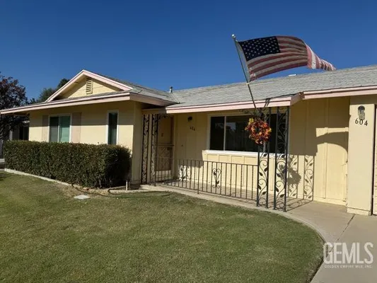 Property Slideshow image 3 of 23 | 604 river oaks dr, Bakersfield, CA, 93309