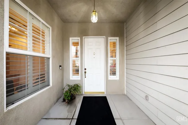 Property Slideshow image 3 of 39 | 10308 dutch iris dr, Bakersfield, CA, 93311