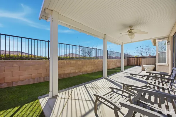 Property Slideshow image 2 of 71 | 10017 francois ln, Bakersfield, CA, 93306