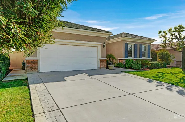 Property Slideshow image 3 of 40 | 14011 sandstone peak dr, Bakersfield, CA, 93306