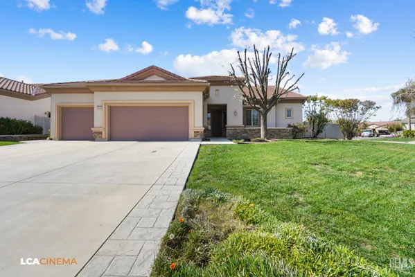 Property Slideshow image 3 of 33 | 5816 calico cove ct, Bakersfield, CA, 93306