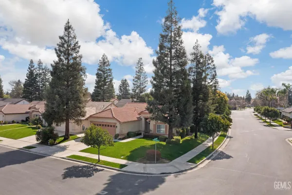 Property Slideshow image 3 of 71 | 10017 timeless rose ct, Bakersfield, CA, 93311