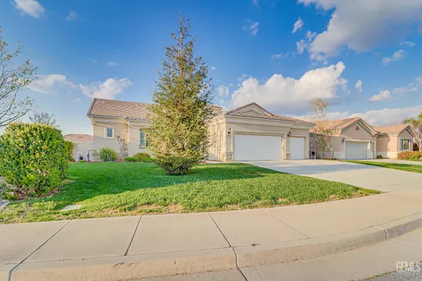 Property Slideshow image 2 of 34 | 13500 alabaster ct, Bakersfield, CA, 93306