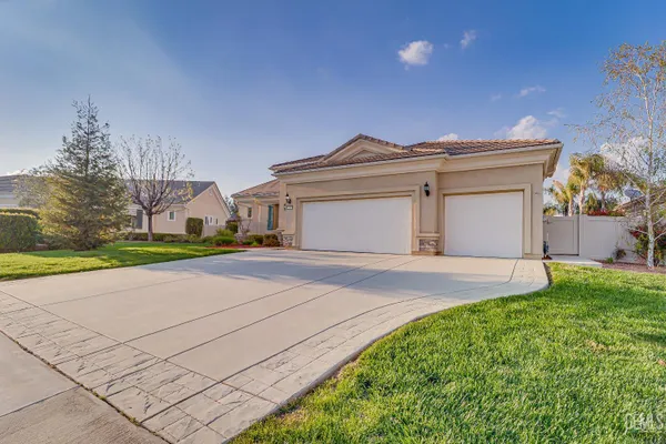 Property Slideshow image 3 of 34 | 13500 alabaster ct, Bakersfield, CA, 93306