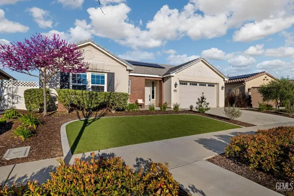 Property Slideshow image 2 of 69 | 2029 delamere st, Bakersfield, CA, 93311