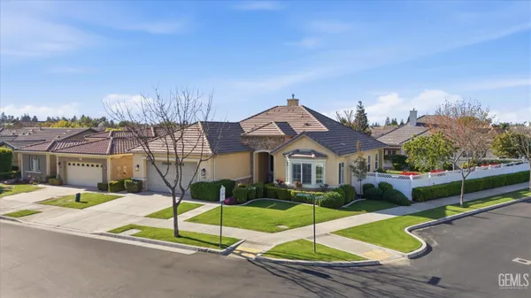 Property Slideshow image 3 of 49 | 12302 abercromby dr, Bakersfield, CA, 93312