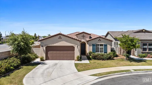 Property Slideshow image 2 of 41 | 9702 petersburg pl, Bakersfield, CA, 93306