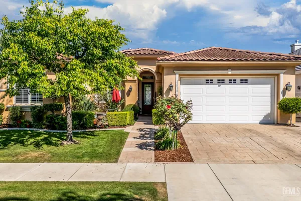 Property Slideshow image 3 of 53 | 12018 grasmere ave, Bakersfield, CA, 93312