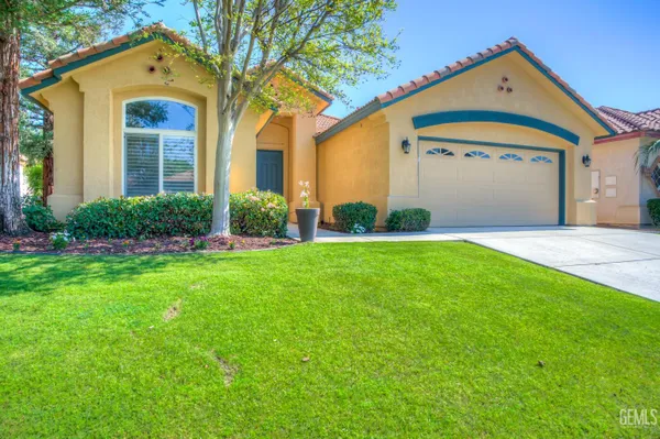 Property Slideshow image 3 of 44 | 2016 snowdrop dr, Bakersfield, CA, 93311