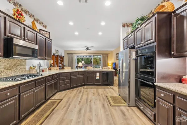 Property Slideshow image 3 of 54 | 6211 shelburne dr, Bakersfield, CA, 93306