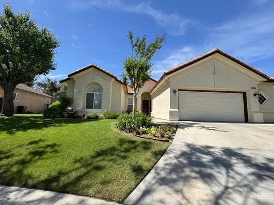 Property Slideshow image 2 of 27 | 10104 dutch iris dr, Bakersfield, CA, 93311