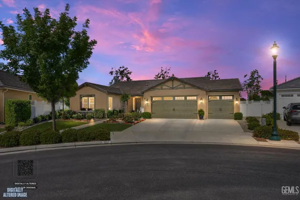 Property Slideshow image 2 of 40 | 1907 corvedale st, Bakersfield, CA, 93311