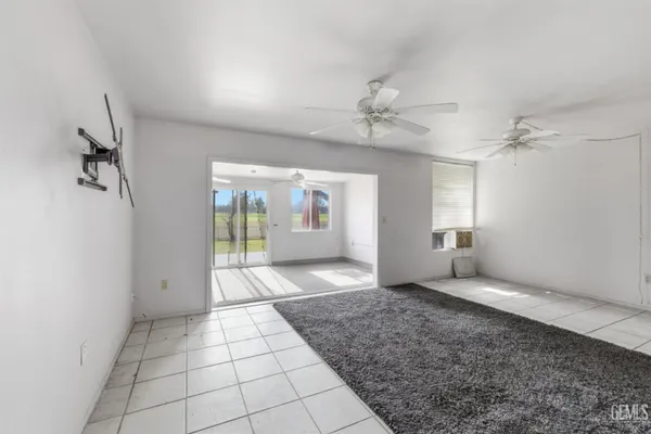 Property Slideshow image 3 of 15 | 900 river oaks dr, Bakersfield, CA, 93309