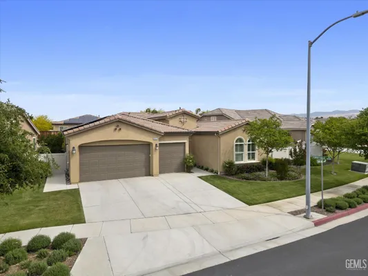 Property Slideshow image 3 of 57 | 9908 toscana dr, Bakersfield, CA, 93306