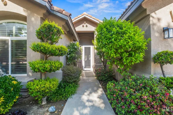 Property Slideshow image 2 of 37 | 2306 snowdrop dr, Bakersfield, CA, 93311