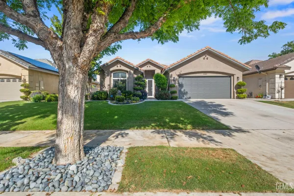 Property Slideshow image 3 of 37 | 2306 snowdrop dr, Bakersfield, CA, 93311