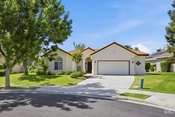 Property Slideshow image 3 of 35 | 10104 dutch iris dr, Bakersfield, CA, 93311