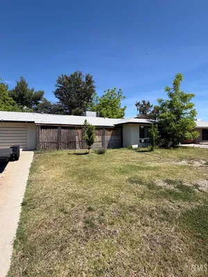 Property Slideshow image 2 of 3 | 6100 bel aire way, Bakersfield, CA, 93309