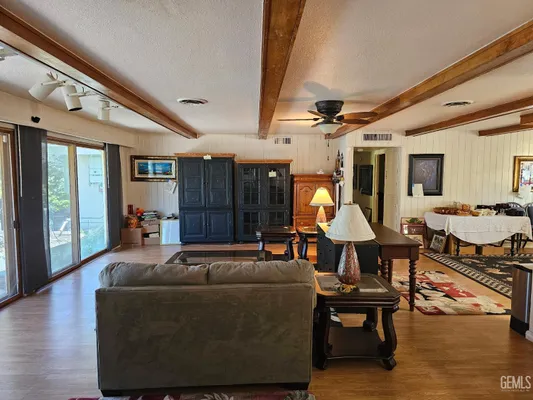 Property Slideshow image 2 of 29 | 6212 bel aire way, Bakersfield, CA, 93309