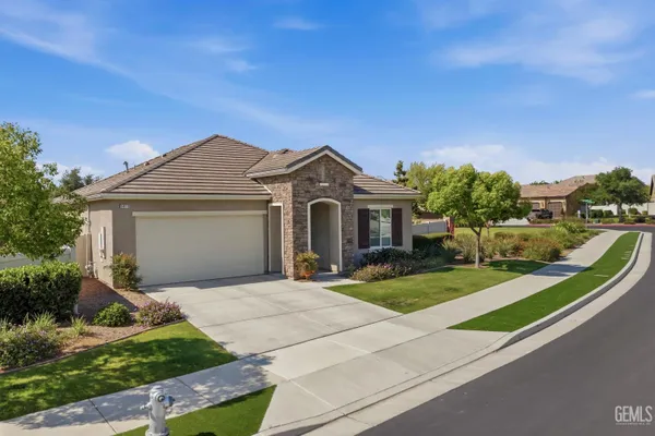 Property Slideshow image 3 of 47 | 9810 richland hills ln, Bakersfield, CA, 93306