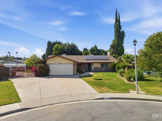 Property Slideshow image 2 of 47 | 105 holmby ct, Bakersfield, CA, 93309