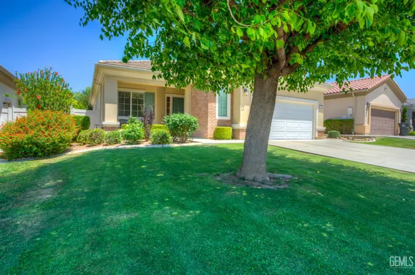 Property Slideshow image 3 of 51 | 14012 calico village dr, Bakersfield, CA, 93306