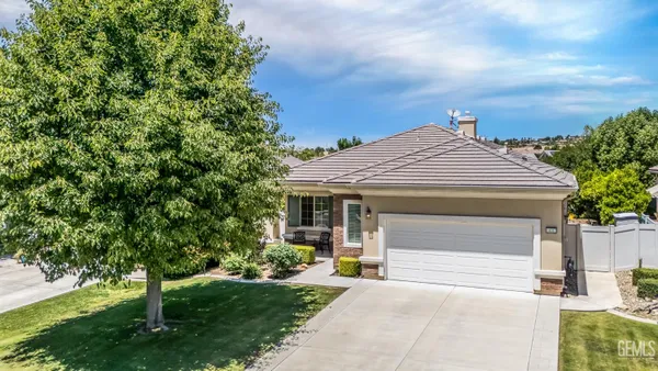 Property Slideshow image 2 of 51 | 14012 calico village dr, Bakersfield, CA, 93306