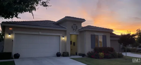 Property Slideshow image 3 of 59 | 5908 orange hill pl, Bakersfield, CA, 93306