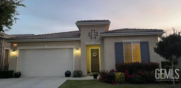 Property Slideshow image 2 of 59 | 5908 orange hill pl, Bakersfield, CA, 93306