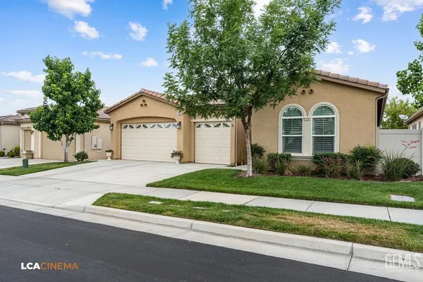 Property Slideshow image 2 of 28 | 9804 kingsport pl, Bakersfield, CA, 93306