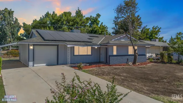 Property Slideshow image 2 of 28 | 6104 bel aire way, Bakersfield, CA, 93309