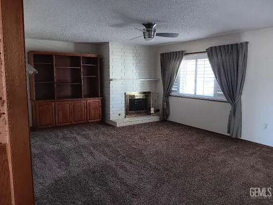 Property Slideshow image 2 of 6 | 5917 burke way, Bakersfield, CA, 93309