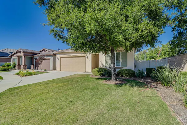 Property Slideshow image 3 of 34 | 6001 trafford pl, Bakersfield, CA, 93306