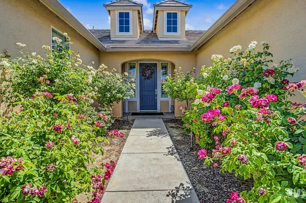 Property Slideshow image 3 of 56 | 118 guilden grove way, Bakersfield, CA, 93312