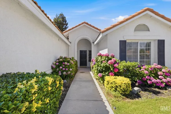 Property Slideshow image 2 of 25 | 9709 portland rose ave, Bakersfield, CA, 93311