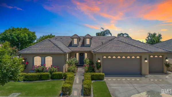 Property Slideshow image 2 of 56 | 118 guilden grove way, Bakersfield, CA, 93312