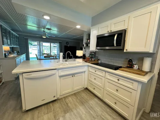 Property Slideshow image 3 of 26 | 204 bermuda st, Bakersfield, CA, 93309
