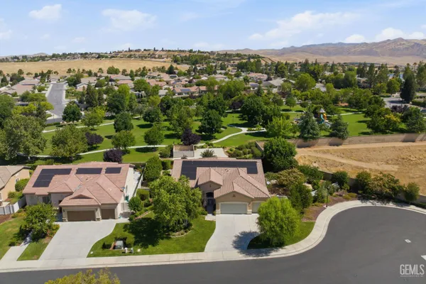 Property Slideshow image 2 of 69 | 14316 del webb ct, Bakersfield, CA, 93306