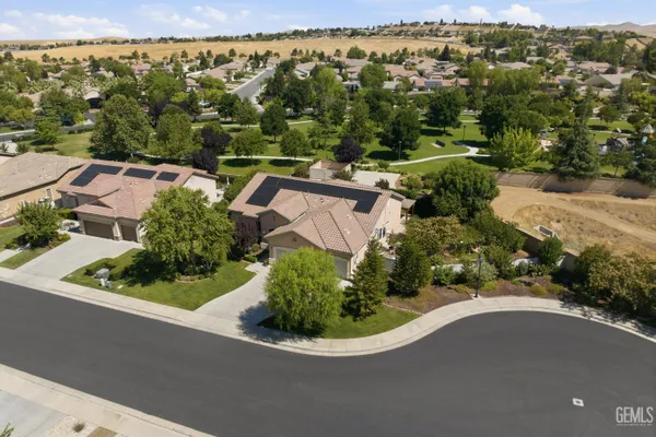 Property Slideshow image 3 of 69 | 14316 del webb ct, Bakersfield, CA, 93306