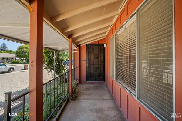 Property Slideshow image 3 of 25 | 501 oak fair way, Bakersfield, CA, 93309