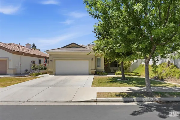Property Slideshow image 3 of 39 | 13607 blossom ridge dr, Bakersfield, CA, 93306