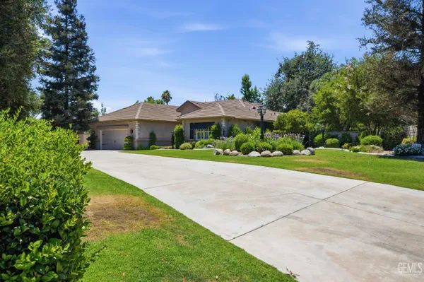 Property Slideshow image 3 of 47 | 3223 peace rose st, Bakersfield, CA, 93311