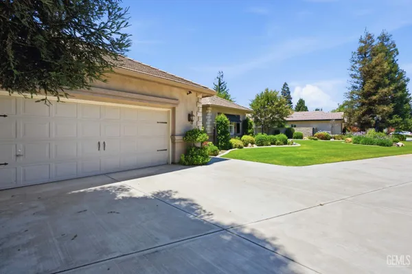 Property Slideshow image 2 of 47 | 3223 peace rose st, Bakersfield, CA, 93311