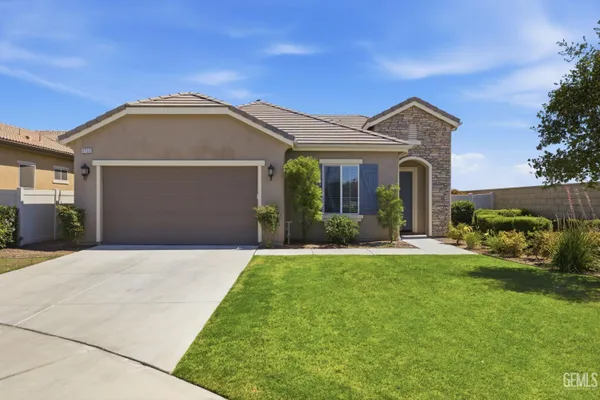 Property Slideshow image 3 of 52 | 9703 tallin pl, Bakersfield, CA, 93306